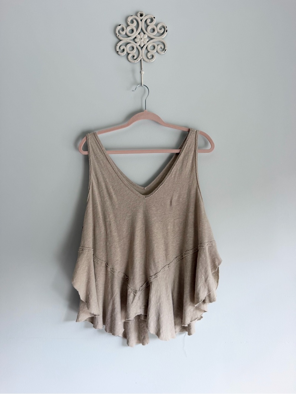 We the Free (People) Women’s Neutral Tan V-Neck Flowy Layering Tank Top Large